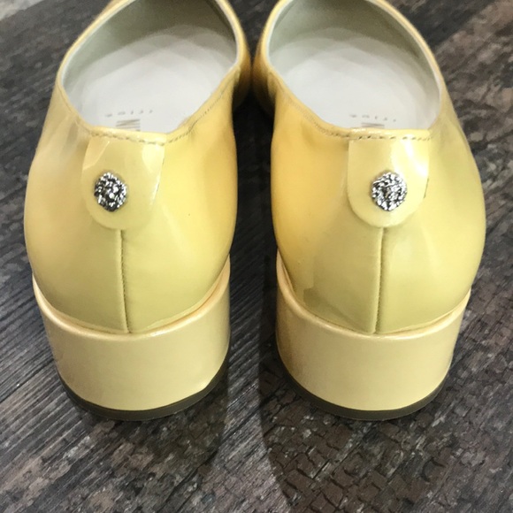 Anne Klein Aknorwood Butter Cream Pumps - Picture 3 of 12